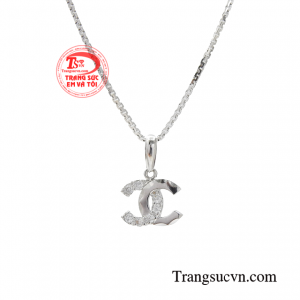 Bộ dây chuyền giúp bạn có thể biến hóa phong cách một cách đa dạng