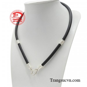 Được thiết kế 4 đốt bạc cùng họa tiết tinh xảo với chất liệu dây cao su chất lượng.