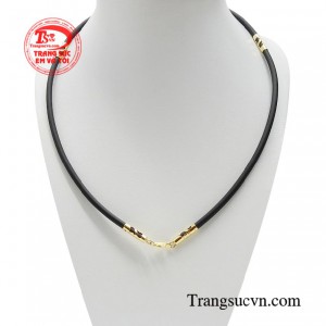 Dây cao su bọc vàng tài tử mang nét nam tính khỏe khoắn phù hợp với các chàng trai yêu thích sự bụi bặm cá tính.