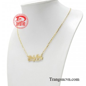 Chiếc dây chuyền được chế tác riêng biệt theo tiêu chí của khách hàng.