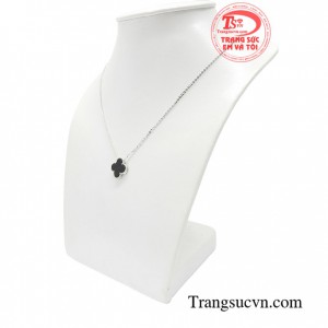 Dây chuyền duyên dáng thời trang là sản phẩm hoàn hảo dành tặng bạn gái trong các dịp