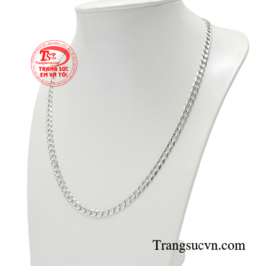 Mỗi chiếc dây chuyền đều mang một phong cách riêng giúp phái mạnh tự tin thể hiện cá tính.