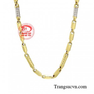 Chiếc dây chuyền sẽ luôn đồng hành cùng bạn tạo nên phong cách riêng biệt.