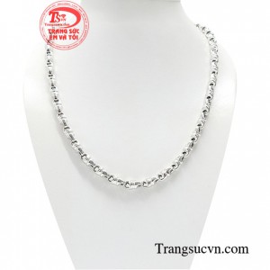 Dây chuyền nam tính nhập khẩu được sản xuất từ vàng 18k cao cấp