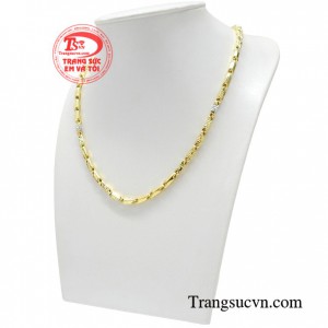 Dây chuyền nam là sản phẩm thế mạnh của trang sức Em và Tôi