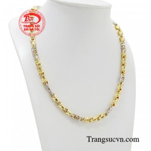 Có một quy tắc ngầm trong việc sử dụng trang sức, nó như con dao hai lưỡi.