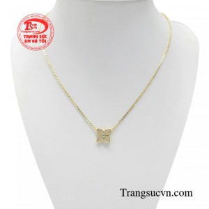 Dây chuyền nữ phong cách thời trang mang phong cách thời trang cổ điển đươc nhiều chị em yêu thích. 