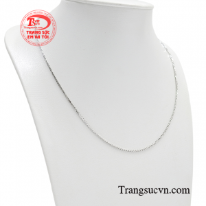 Dễ dàng kết hợp với nhiều kiểu trang phục tạo nên nhiều phong cách đa dạng.