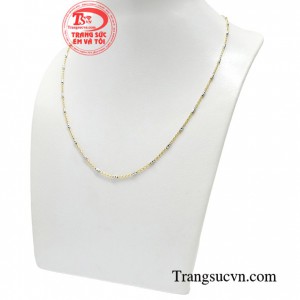 Sản phẩm dây chuyền thời trang quý cô tôn lên vẻ đẹp kiêu sa, quyến rũ mà còn tô điểm cho khuôn mặt thêm rực rỡ