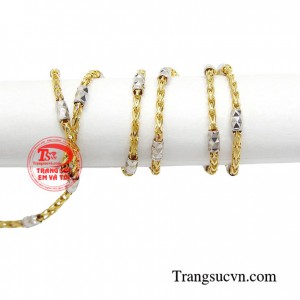 Dây chuyền thời trang quý cô được coi là sản phẩm độc đáo và ưa chuộng hàng đầu hiện nay