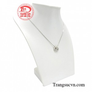 Sản phẩm được thiết kế đơn giản độc đáo và ấn tượng giúp toát lên thần thái tự tin