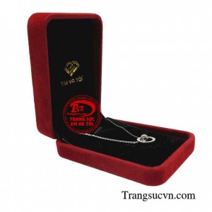 Sản phẩm được thiết kế đơn giản độc đáo và ấn tượng giúp toát lên thần thái tự tin