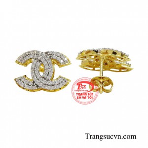 Hoa tai là trang sức tạo điểm nhấn cho khuôn mặt bạn nữ, trông bạn sẽ như một đóa hoa khoe sắc giữa đám đông