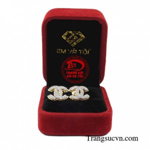 Hoa tai chanel sang trọng là sản phẩm tôn vinh phái đẹp giúp các bạn nữ tự tin, xinh xắn