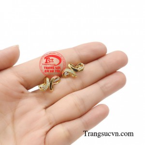 Hoa tai nữ may mắn 18k