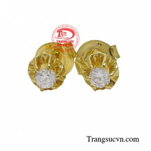 Hoa tai nụ sang trọng được thiết kế từ vàng tây cao cấp 18k bền đẹp, sáng bóng