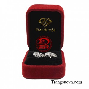 Hoa tai nữ vàng trắng tình yêu