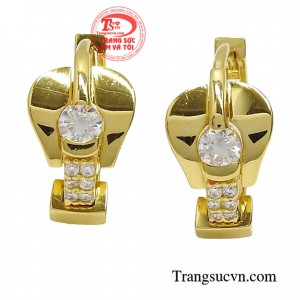 Hoa tai tròn thời thượng được thiết kế đơn giản cho những bạn gái không thích cầu kỳ những vẫn toát lên vẻ sang trọng và quý phái