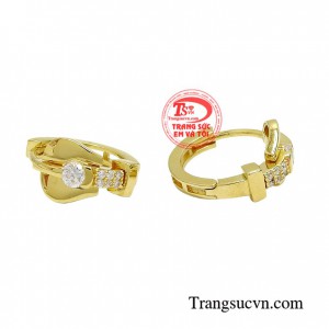 Hoa tai tròn thời thượng giúp gương mặt bạn luôn tỏa sáng