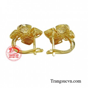 Hoa tai vàng đẳng cấp phù hợp với tất cả các chị em ở mọi độ tuổi khác nhau