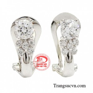 Hoa tai vàng trắng cổ điển truyền thống nên rất trang nhã và thanh lịch nên không bao giờ lo kiểu dáng sẽ bị lỗi thời