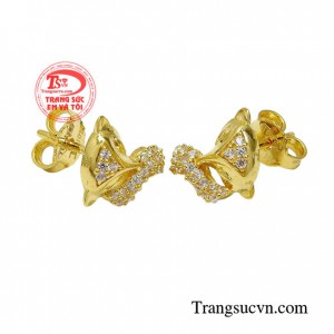 Với đôi hoa tai này người đeo có thể thỏa sức kết hợp với nhiều kiểu dáng trang phục khác nhau