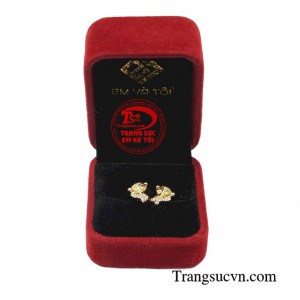 Hoa tai vàng xu hướng là phụ kiện được các bạn gái yêu thích nhất