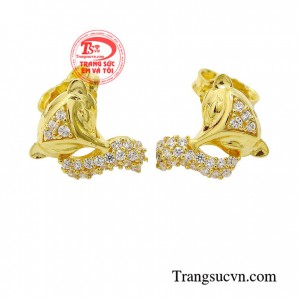 Hoa tai nụ sẽ tiện dụng và an toán không bị vướng vào tóc hay quần áo