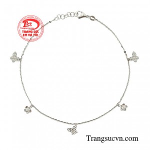 Với đường nét chế tác tinh xảo cùng vẻ đẹp trong trẻo như một nàng thiếu nữ.
