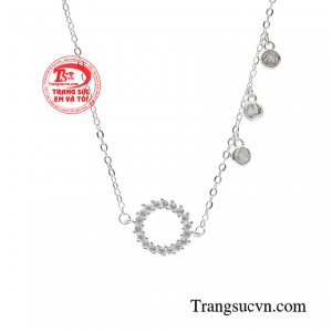 Gửi đến các nàng độc thân, với mong ước trong những “ánh nhìn” kia sẽ có một bàn tay nắm lấy đôi tay bạn.