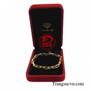 Chỉ với một chiếc lắc tay nam vàng cũng đủ giúp cánh mày râu có được sự ấn tượng trong mắt người khác phái