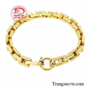 Lắc tay nam vàng tây được thiết kế với các mắt xích tạo điểm nhấn giúp người đeo thể hiện được cá tính mạnh mẽ