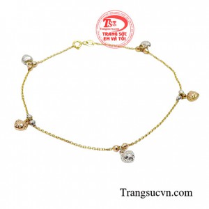 Lắc tay tình yêu đẹp được thiết kế thời trang, hiện đại đang là xu hướng được các bạn trẻ yêu thích