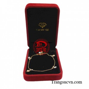 Một chiếc vòng tay xinh xắn sẽ giúp bạn tự tin hơn khi ra ngoài và giao tiếp với mọi người