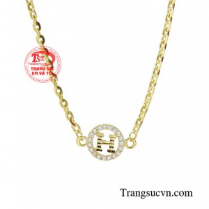 Chiếc lắc tay đem đến cho bạn các cách phối đồ cực năng động cùng phong cách cá tính nhưng cũng vô cùng hiện đại.