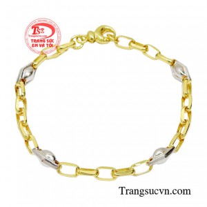 Lắc tay vàng phong độ giúp các chàng trai có một diện mạo tinh thần cũng như khí chất bên trong.