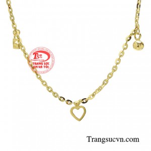 Dù bạn vẫn rất xinh đẹp, nhưng để trở nên thu hút thì bạn cần phải có sự hỗ trợ của những món trang sức phụ kiện lấp lánh. 