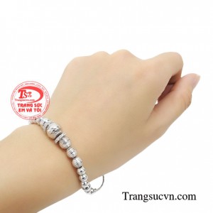 ắc tay vàng trắng cao cấp là sản phẩm được thiết kế độc đáo và sáng tạo