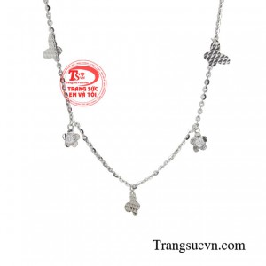 Chính nhờ sự thanh lịch uyển chuyển tô điểm cùng chiếc lắc tay sẽ khiến mọi sự chú ý phải tập trung vào bạn.