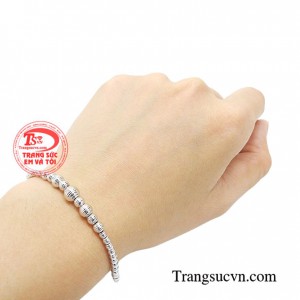 Lắc vàng trắng 18k được chế tác từ vàng Ý bền đẹp sáng bóng