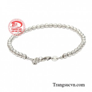 Lắc tay vàng trắng thanh tú chắc chắn được các bạn nữ yêu thích