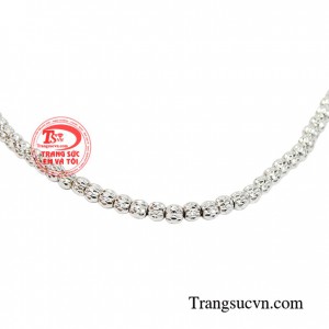 Lắc tay vàng Ý 18k sáng bóng và bền đẹp là phụ kiện mà mọi chị em đều yêu thích, sản phẩm thích hợp để đi làm, đi tiệc hay đi chơi