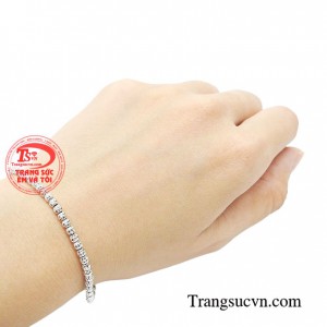 Lắc tay vàng Ý 18k sáng bóng và bền đẹp là phụ kiện mà mọi chị em đều yêu thích, sản phẩm thích hợp để đi làm, đi tiệc hay đi chơi