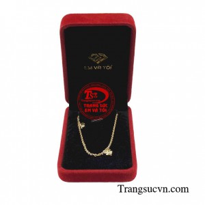 Lắc tay vàng xu hướng được chế tác hình cỏ 4 lá xinh xắn