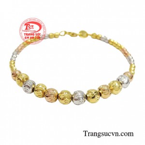 Lắc tay vàng yêu kiều mang đến vẻ đẹp sang trọng và trang nhã cho người đeo