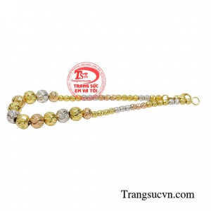 Lắc tay vàng yêu kiều mang đến vẻ đẹp sang trọng và trang nhã cho người đeo