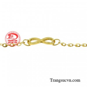 Chiếc lắc tay mang phẩm chất thanh lịch của một quý cô dịu dàng, đằm thắm.