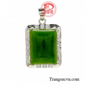 Mặt bạc chữ thời trang với những chi tiết được người thợ tài hoa làm một cách cẩn thận và tỉ mỉ