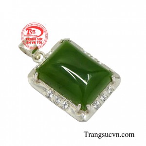 Chiếc mặt dây chuyền bạc nam này giúp bạn tự tin thể hiện phong cách bên ngoài và cá tính bên trong