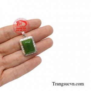 Chiếc mặt dây chuyền bạc nam này giúp bạn tự tin thể hiện phong cách bên ngoài và cá tính bên trong